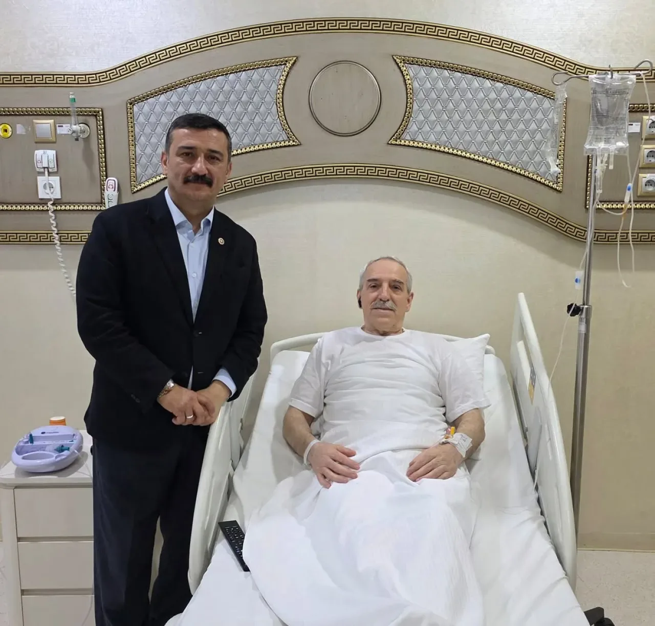 İYİ Partili Yüksel Selçuk Türkoğlu, Kosova Üsküp Derneği Başkanı Bayram Bülbül'ü Ziyaret Etti İYİ Partili Yüksel Selçuk Türkoğlu, Kosova Üsküp Derneği Başkanı Bayram Bülbül'ü Ziyaret Etti