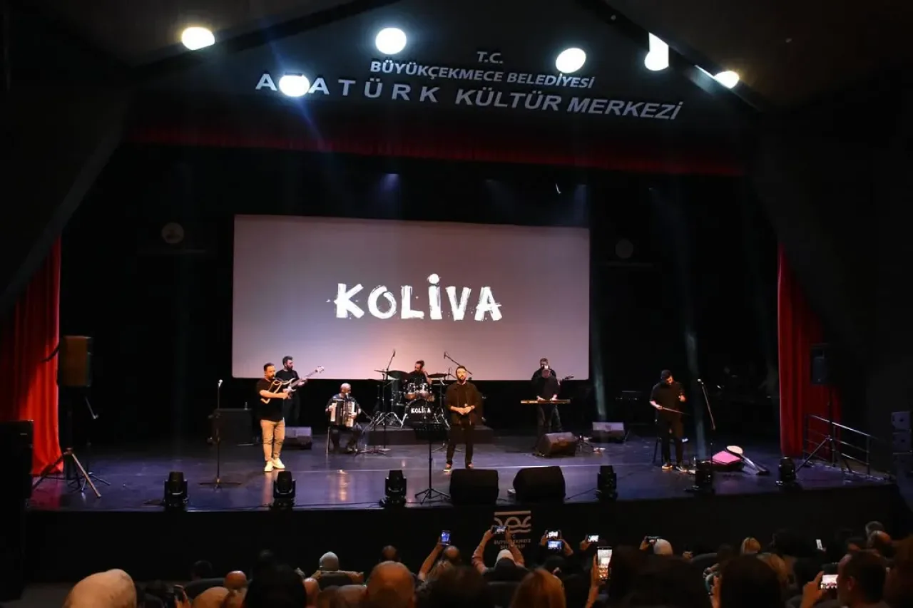 Koliva'nın Enerjisi Büyükçekmece'de Karadeniz Rüzgarı Estirdi Koliva'nın Enerjisi Büyükçekmece'de Karadeniz Rüzgarı Estirdi