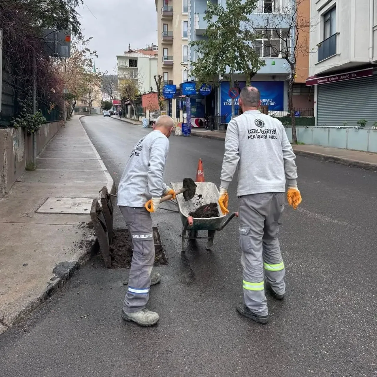 Kartal Belediyesi, Kuvvetli Sağanak Yağış Uyarısına Karşı Mazgal Temizliğini Hızlandırdı Kartal Belediyesi, Kuvvetli Sağanak Yağış Uyarısına Karşı Mazgal Temizliğini Hızlandırdı