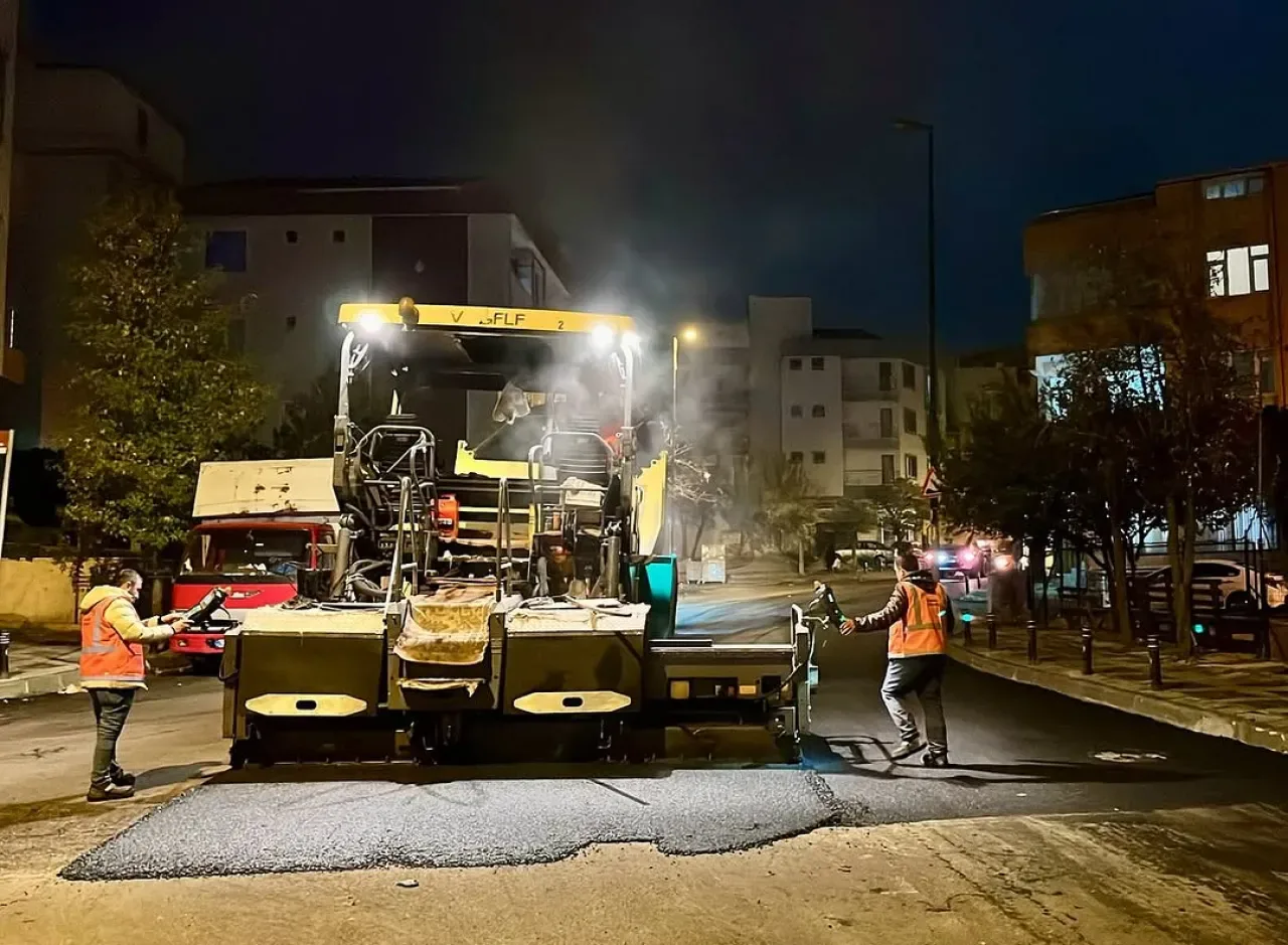 Ümraniye'de Cadde ve Sokaklarda Asfalt Yenileme Çalışmaları Hızla İlerliyor Ümraniye'de Cadde ve Sokaklarda Asfalt Yenileme Çalışmaları Hızla İlerliyor