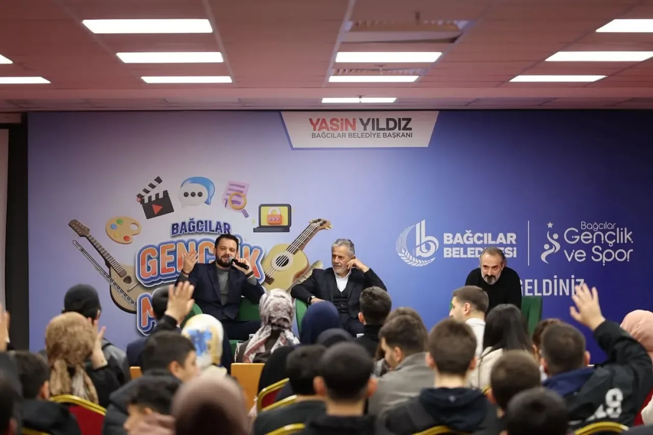 Bağcılar'da Gençler Terörün Toplumsal Etkilerini Masaya Yatırdı Bağcılar'da Gençler Terörün Toplumsal Etkilerini Masaya Yatırdı