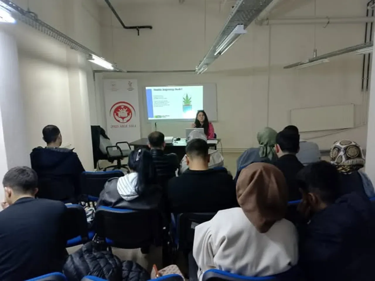 Bursa'da Bağımlılıkla Mücadele İçin Kapsamlı Eğitim Seferberliği Bursa'da Bağımlılıkla Mücadele İçin Kapsamlı Eğitim Seferberliği