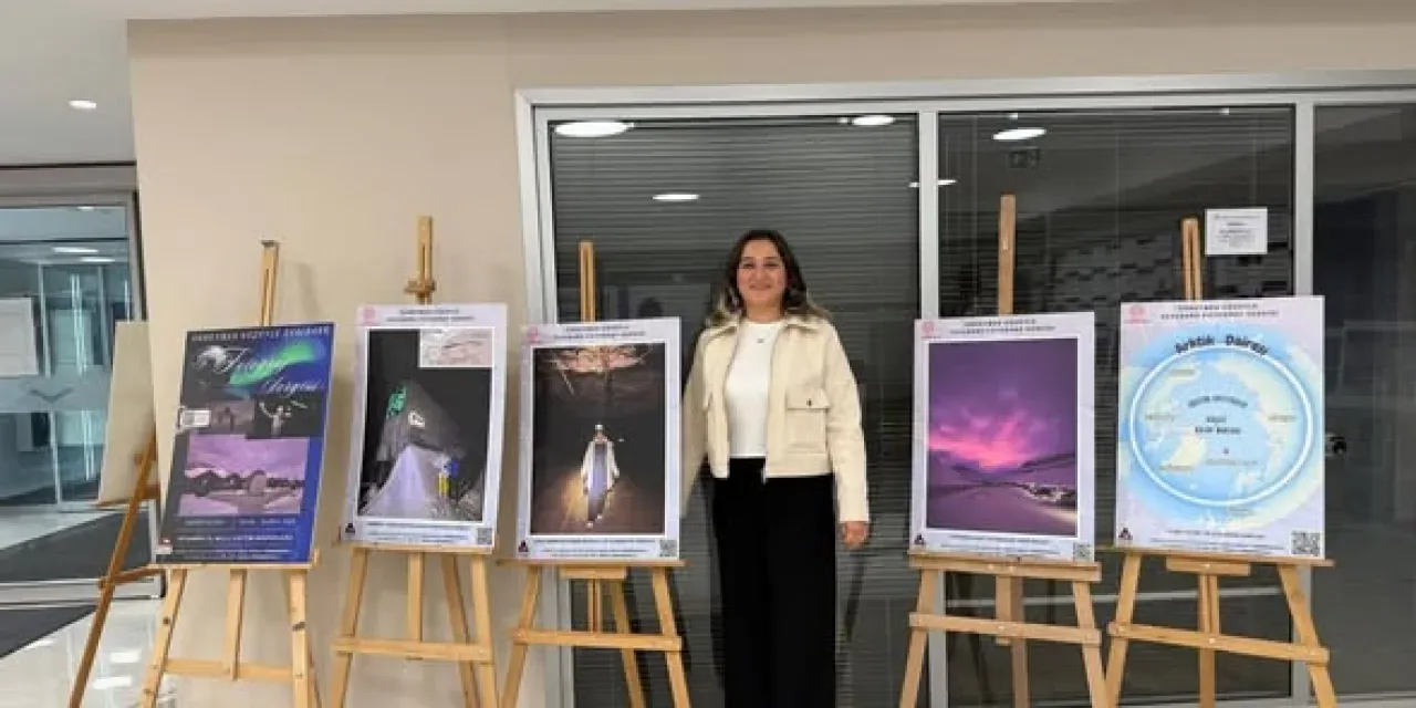 İstanbul'da Coğrafya Öğretmenleri Çalıştayı'nda Svalbard Fotoğraf Sergisi İlgi Gördü İstanbul'da Coğrafya Öğretmenleri Çalıştayı'nda Svalbard Fotoğraf Sergisi İlgi Gördü