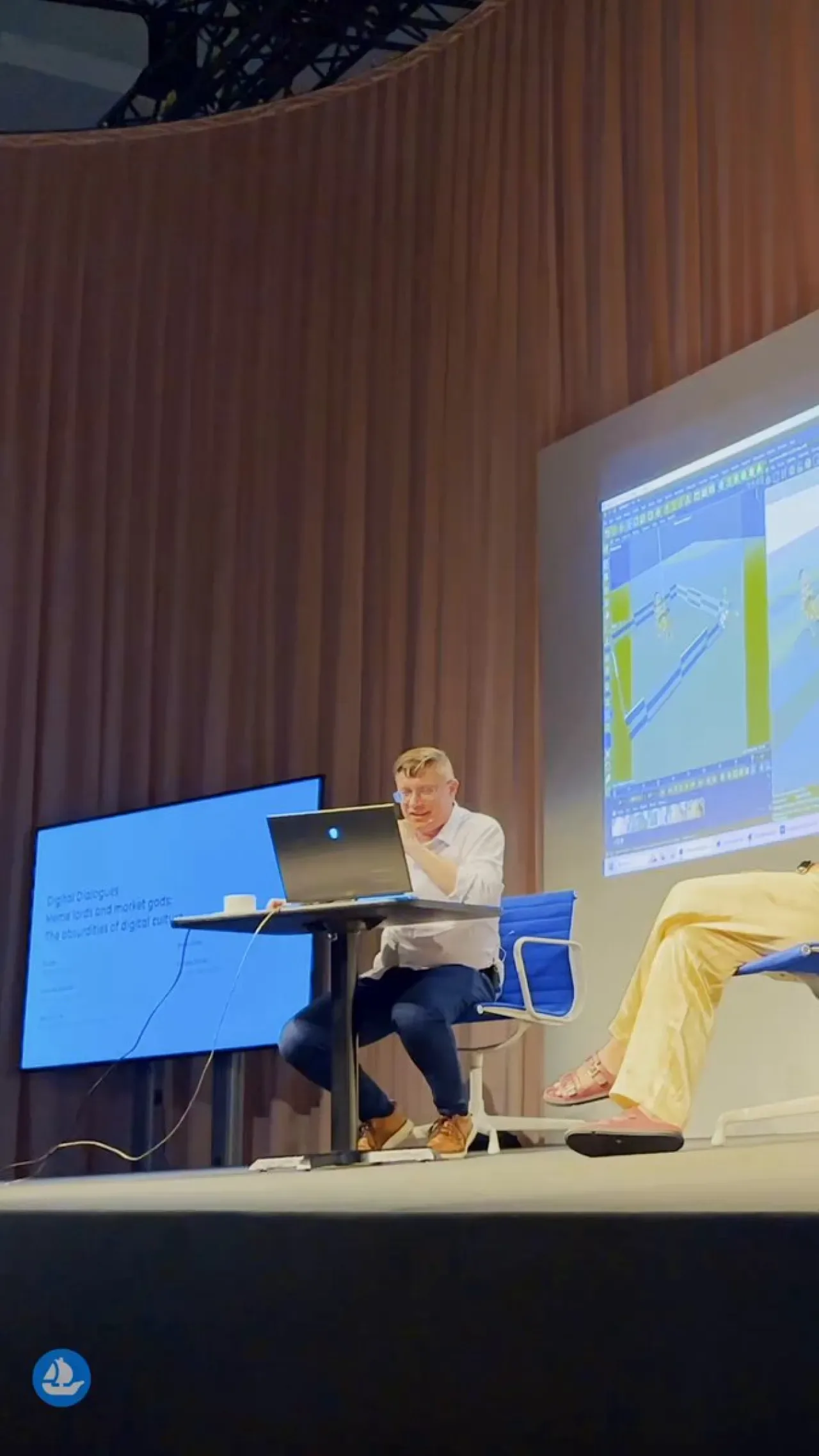 Beeple, ArtBasel'da Dijital Kültürün Absürditelerini ve Sanatçı Zihniyetini Anlattı Beeple, ArtBasel'da Dijital Kültürün Absürditelerini ve Sanatçı Zihniyetini Anlattı