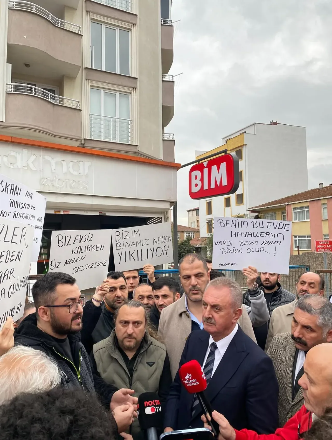 Gebze Metrosu Çöküşünde CHP'den Sessiz Eylem ve Şeffaflık Çağrısı Gebze Metrosu Çöküşünde CHP'den Sessiz Eylem ve Şeffaflık Çağrısı