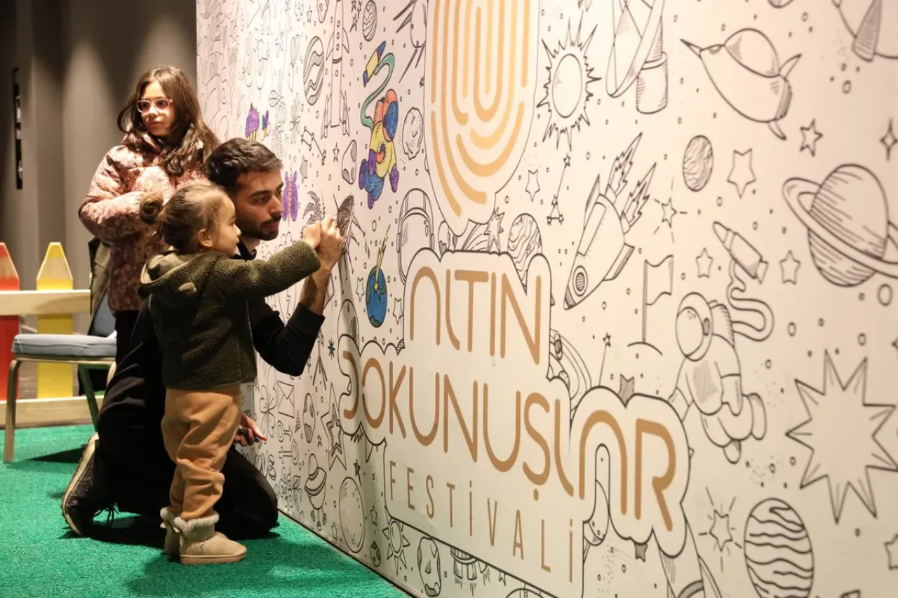KOMEK Kursiyerleri "Altın Dokunuşlar" Sergisi ile Geleneksel Sanatları Yaşatıyor KOMEK Kursiyerleri "Altın Dokunuşlar" Sergisi ile Geleneksel Sanatları Yaşatıyor