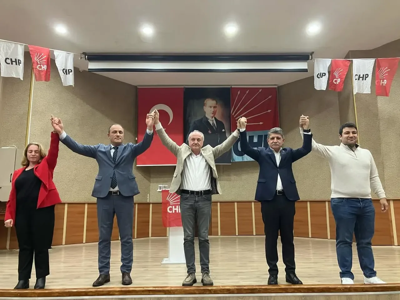 CHP Gölcük'te Mahalle Temsilcileri Yetki Belgelerini Takdim Etti CHP Gölcük'te Mahalle Temsilcileri Yetki Belgelerini Takdim Etti
