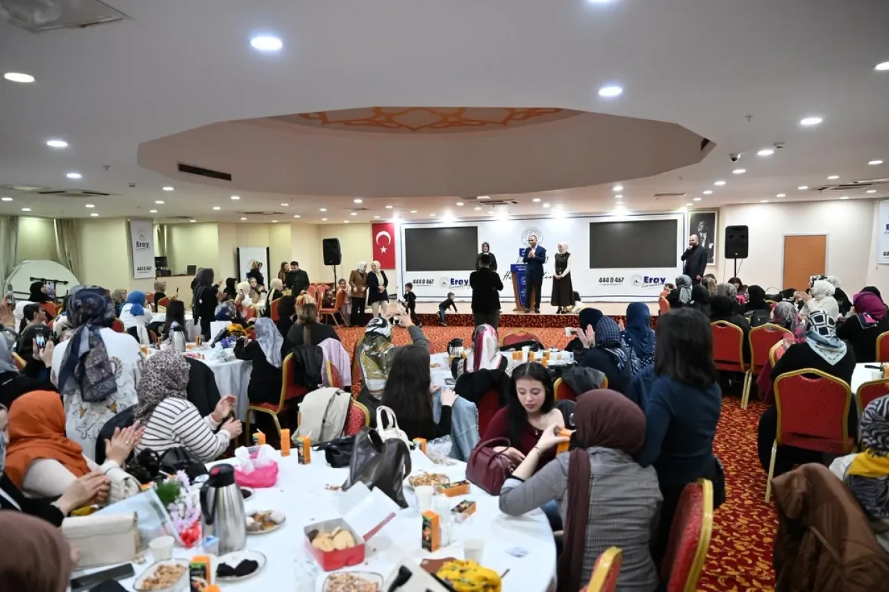 Kastamonu Kadınları Birlik Gecesi'nde Kültür ve Dayanışma Ruhu Yaşatıldı Kastamonu Kadınları Birlik Gecesi'nde Kültür ve Dayanışma Ruhu Yaşatıldı