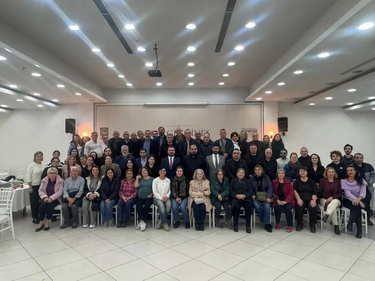 CHP Üsküdar, Bulgurlu Mahallesi'nde Dayanışma Toplantısı Düzenledi CHP Üsküdar, Bulgurlu Mahallesi'nde Dayanışma Toplantısı Düzenledi