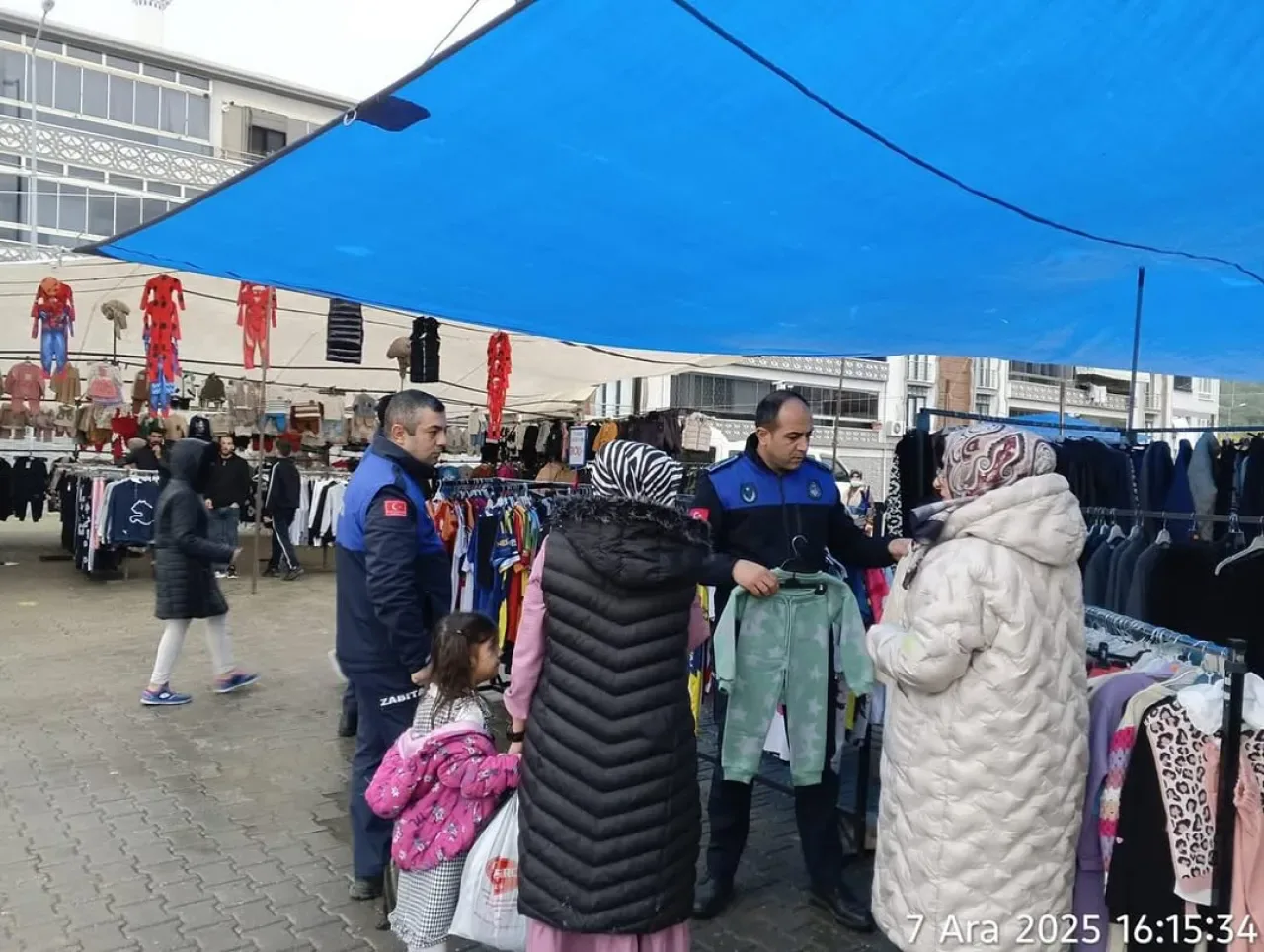 Gemlik Belediyesi, Sosyete Pazarı'nda Sıkı Denetim Gerçekleştirdi Gemlik Belediyesi, Sosyete Pazarı'nda Sıkı Denetim Gerçekleştirdi
