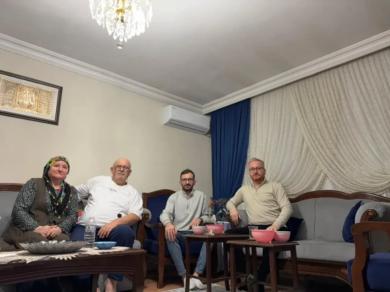 MHP Bakırköy'den "Derdin Derdimizdir" Ziyareti MHP Bakırköy'den "Derdin Derdimizdir" Ziyareti