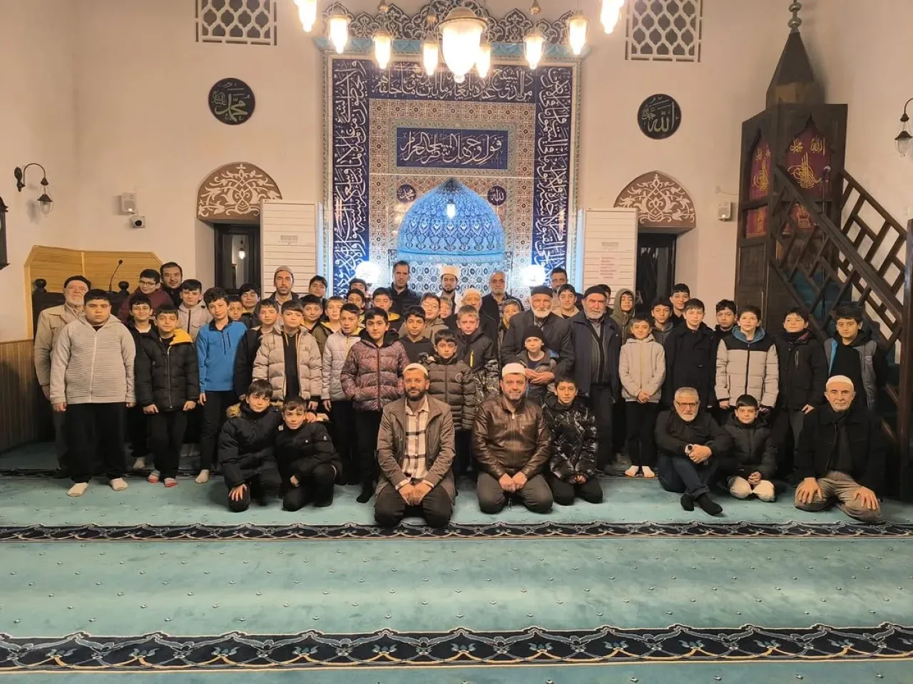 Bursa'da İmam Hatip Öğrencilerine "Sorumluluk ve Adalet" Sohbeti Bursa'da İmam Hatip Öğrencilerine "Sorumluluk ve Adalet" Sohbeti