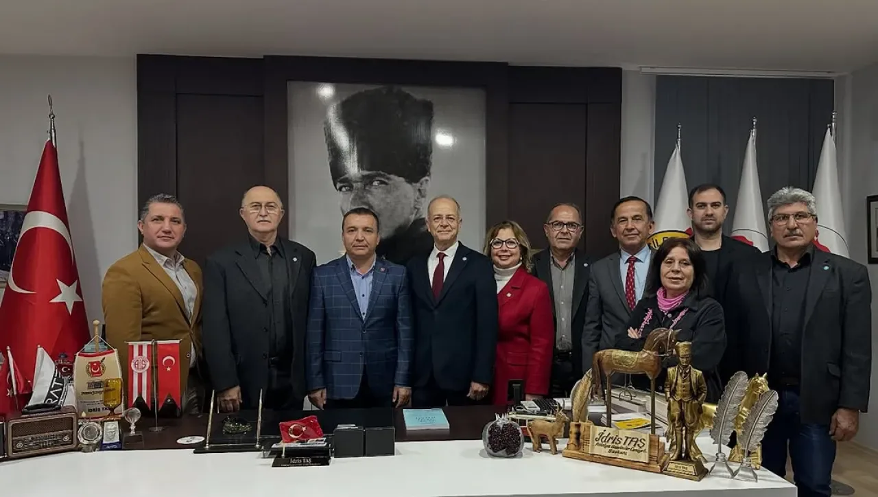 Antalya Gazeteciler Cemiyeti Başkanı'ndan İYİ Parti Muratpaşa Yönetimine Ziyaret Antalya Gazeteciler Cemiyeti Başkanı'ndan İYİ Parti Muratpaşa Yönetimine Ziyaret