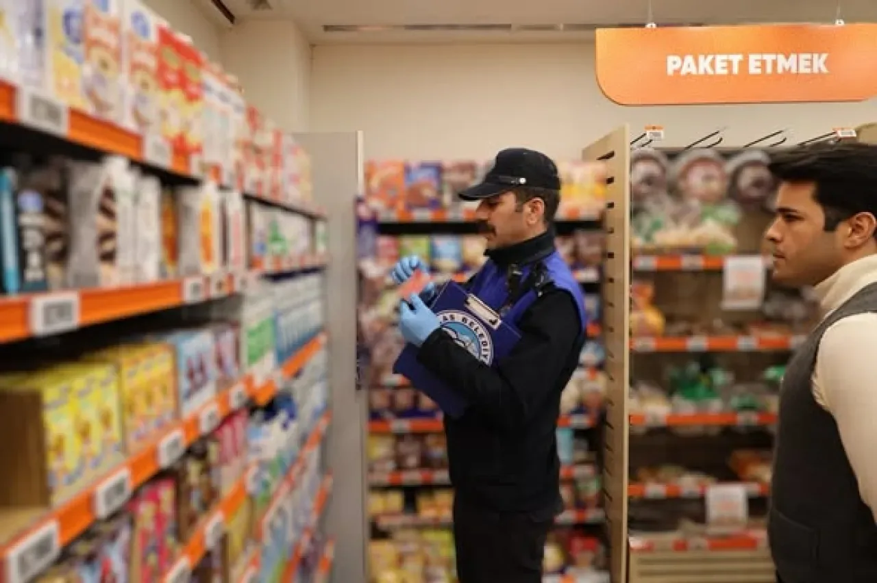 Talas Belediyesi Denetimlerde 5 İşletmeye Faaliyetten Men Cezası Verdi Talas Belediyesi Denetimlerde 5 İşletmeye Faaliyetten Men Cezası Verdi