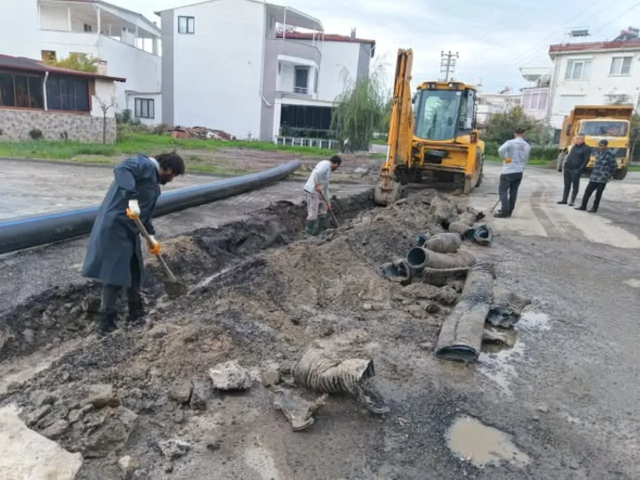 Edremit'te Yağmursuyu Hattı Yenilendi: Güre Mahallesi'nde Altyapı Çalışması Tamamlandı Edremit'te Yağmursuyu Hattı Yenilendi: Güre Mahallesi'nde Altyapı Çalışması Tamamlandı