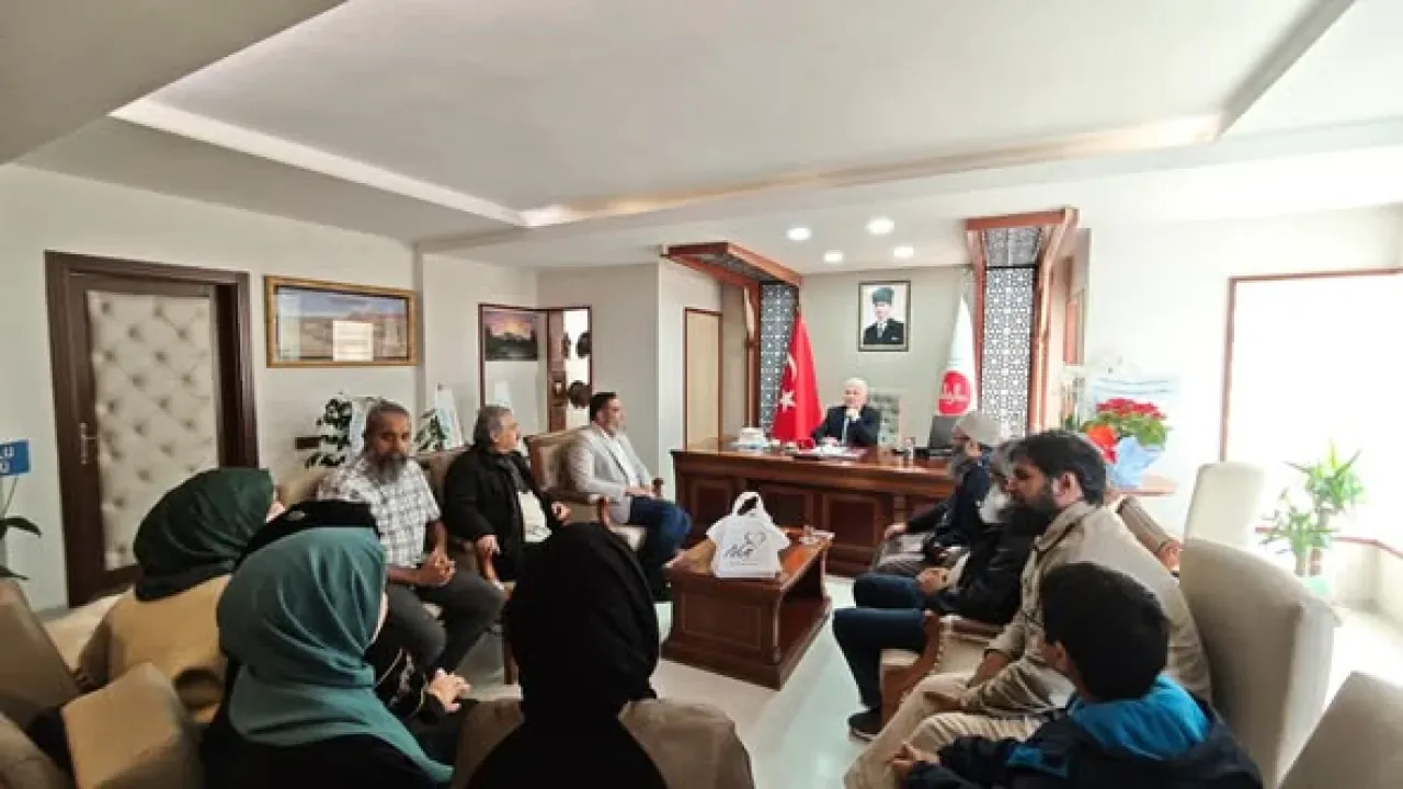 Kültürlerarası İletişim Merkezi'nden Antalya İl Müftüsü Aydın Yığman'a Hayırlı Olsun Ziyareti Kültürlerarası İletişim Merkezi'nden Antalya İl Müftüsü Aydın Yığman'a Hayırlı Olsun Ziyareti