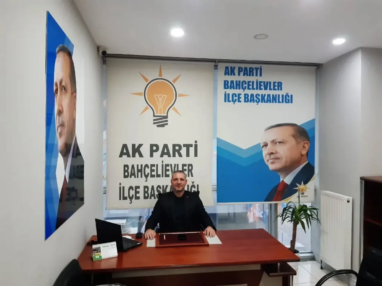 Bahçelievler AK Parti İlçe Başkanlığı'nda Nöbetçi Yönetim Kurulu Üyesi Kenan Yıldırım Görev Başında Bahçelievler AK Parti İlçe Başkanlığı'nda Nöbetçi Yönetim Kurulu Üyesi Kenan Yıldırım Görev Başında