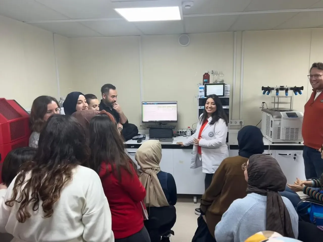 Hamidiye Diş Hekimliği Fakültesi'nde HPLC Cihazı Eğitimi Hamidiye Diş Hekimliği Fakültesi'nde HPLC Cihazı Eğitimi