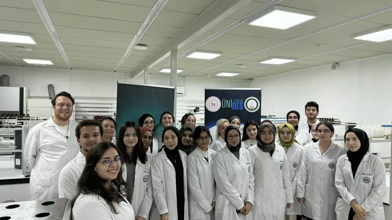 Sağlık Bilimleri Üniversitesi'nde Farmakademi Atölyeleri Başladı Sağlık Bilimleri Üniversitesi'nde Farmakademi Atölyeleri Başladı
