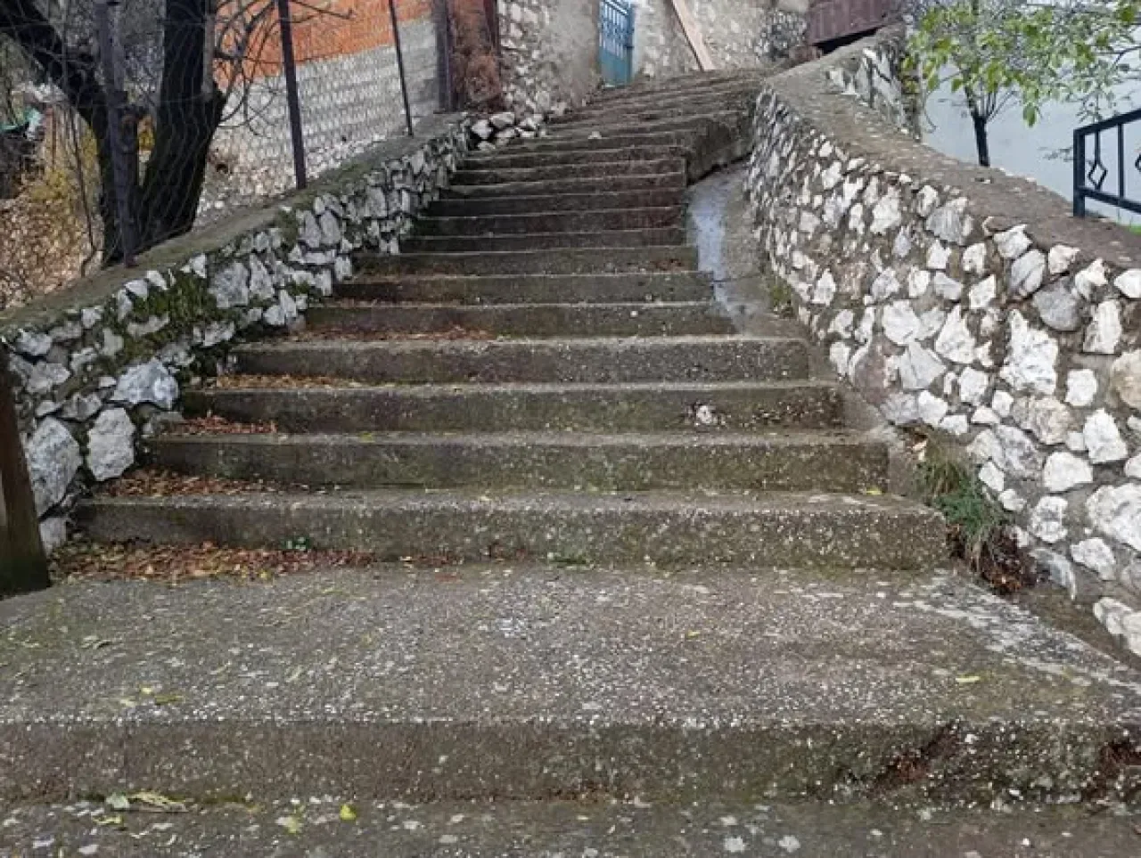 Akseki'de Fakılar Mahallesi'ndeki Tehlike Arz Eden Merdivenler Onarıldı Akseki'de Fakılar Mahallesi'ndeki Tehlike Arz Eden Merdivenler Onarıldı