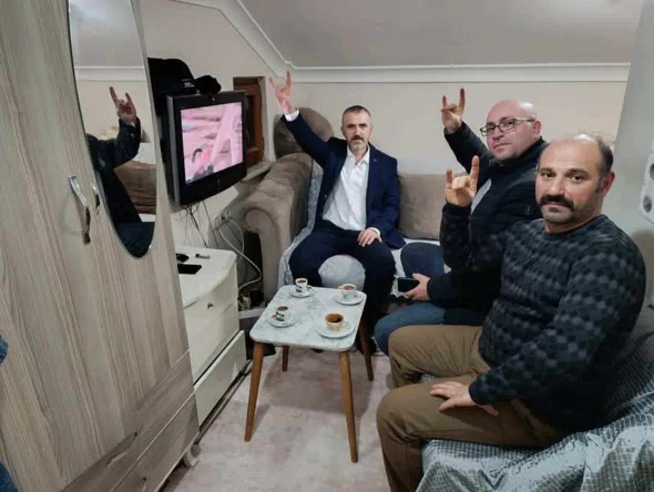 MHP Bahçelievler'de "Hayırlı Günler Komşum" ve "Derdin Derdimizdir" Ziyaretleri MHP Bahçelievler'de "Hayırlı Günler Komşum" ve "Derdin Derdimizdir" Ziyaretleri