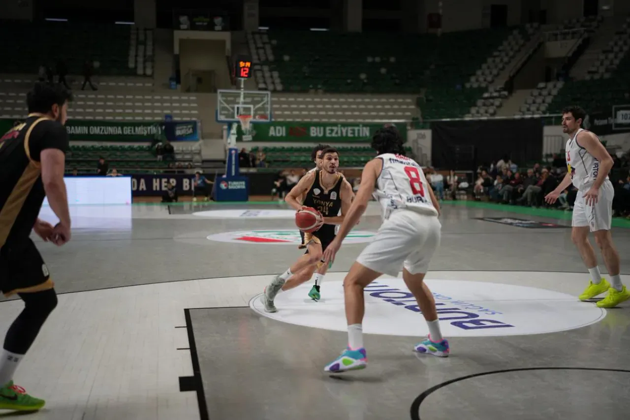 Konya Büyükşehir Belediyespor Basketbol Takımı Üst Üste Üçüncü Galibiyetini Aldı Konya Büyükşehir Belediyespor Basketbol Takımı Üst Üste Üçüncü Galibiyetini Aldı