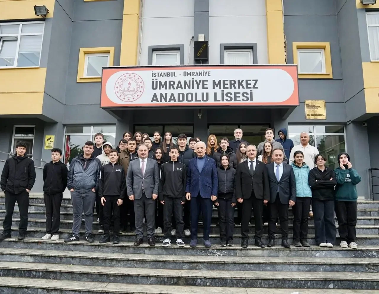 Ümraniye Belediye Başkanı'ndan Öğrenci ve Öğretmenlere Başarı Temennisi Ümraniye Belediye Başkanı'ndan Öğrenci ve Öğretmenlere Başarı Temennisi