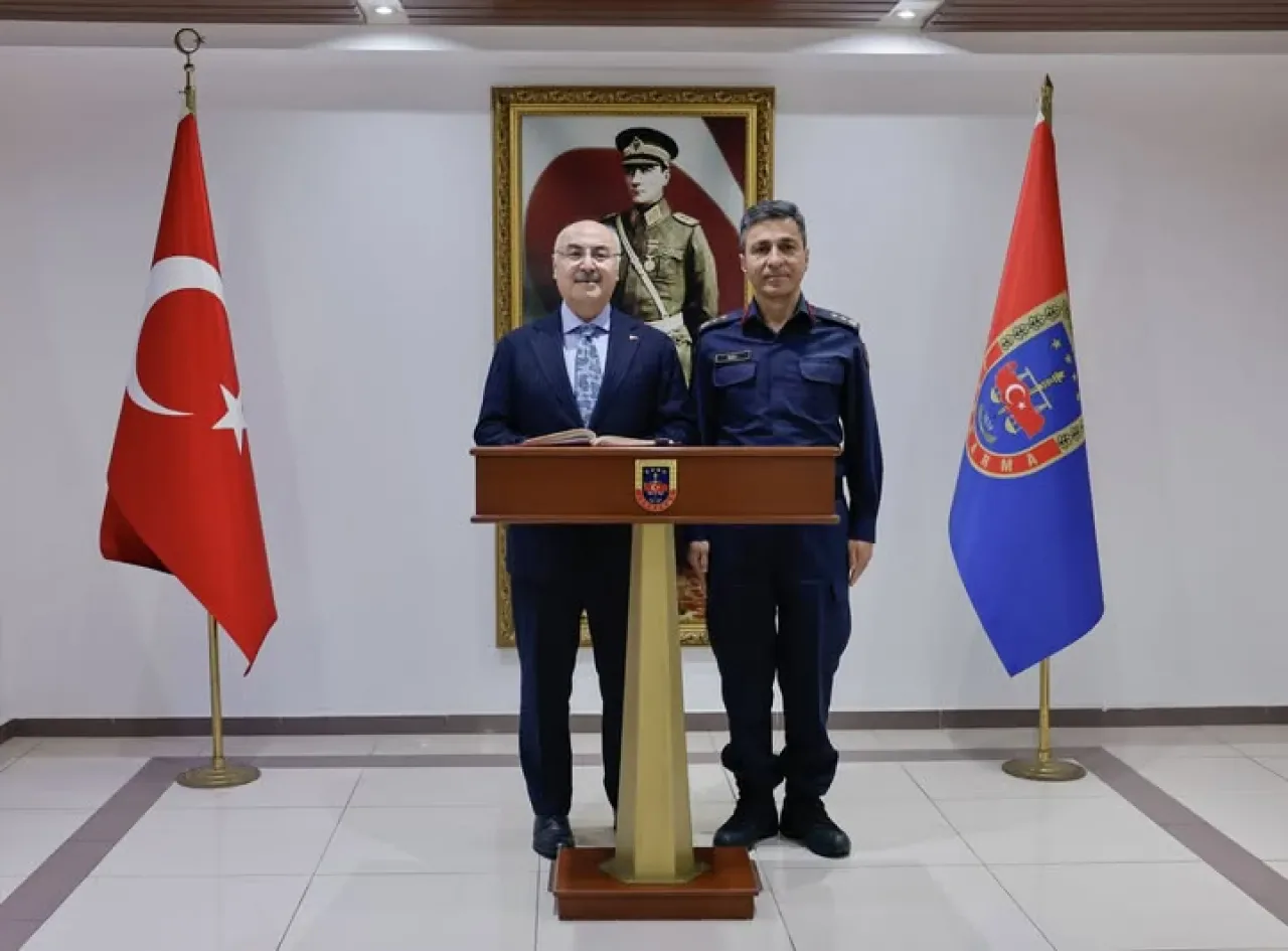 Adana Valisi Yavuz Selim Köşger, İl Jandarma Komutanlığı'nı Ziyaret Etti Adana Valisi Yavuz Selim Köşger, İl Jandarma Komutanlığı'nı Ziyaret Etti