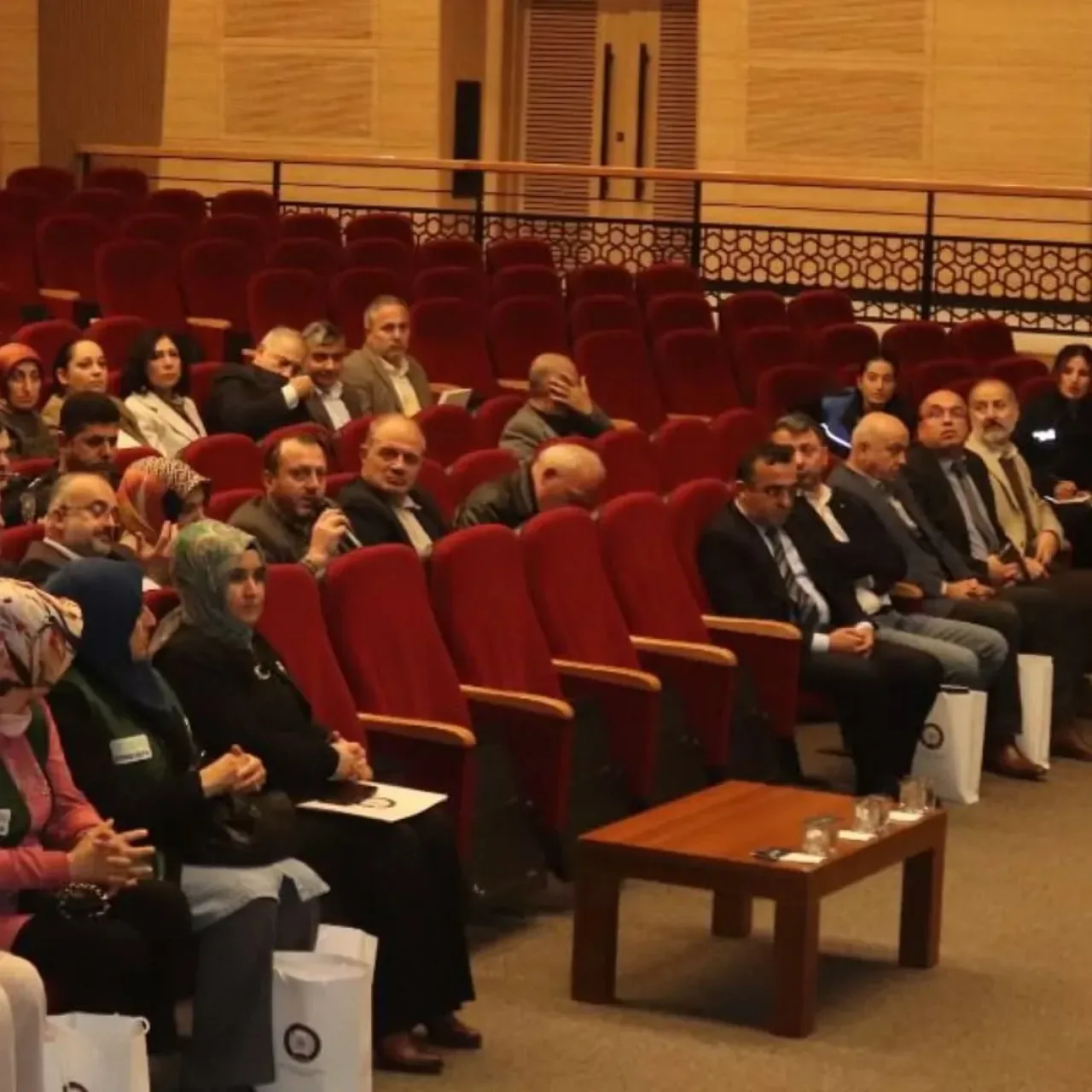 Güngören'de Huzur Toplantısı: Yeşilay Bağımlılıkla Mücadele Görüşlerini Paylaştı Güngören'de Huzur Toplantısı: Yeşilay Bağımlılıkla Mücadele Görüşlerini Paylaştı