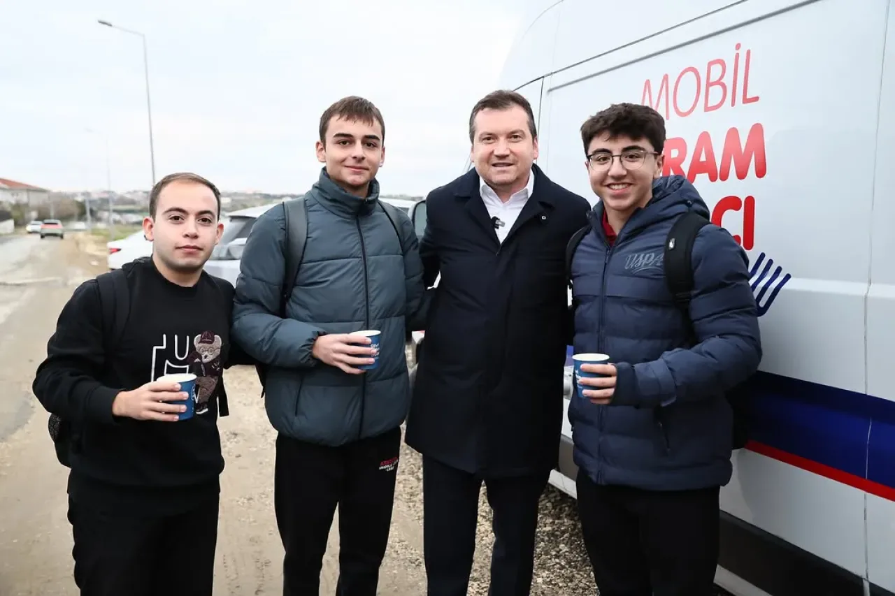 Silivri Belediyesi'nden Öğrencilere Sabah Kahvaltısı ve Moral Desteği Silivri Belediyesi'nden Öğrencilere Sabah Kahvaltısı ve Moral Desteği