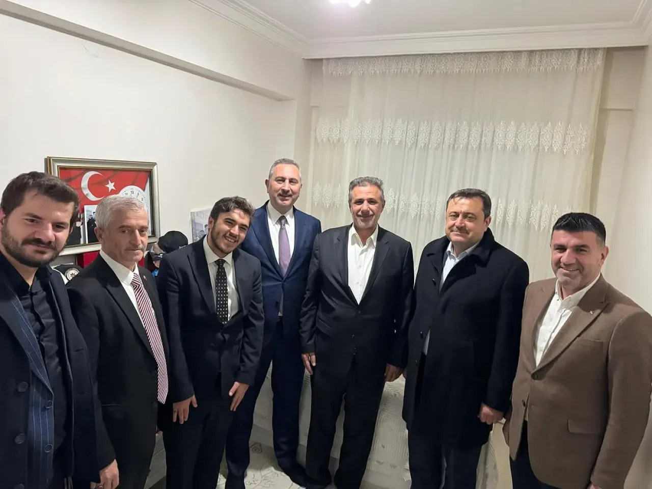 AK Partili İsimlerden Özel Çocuk Efe Cuma Kamalı'ya Anlamlı Ziyaret AK Partili İsimlerden Özel Çocuk Efe Cuma Kamalı'ya Anlamlı Ziyaret
