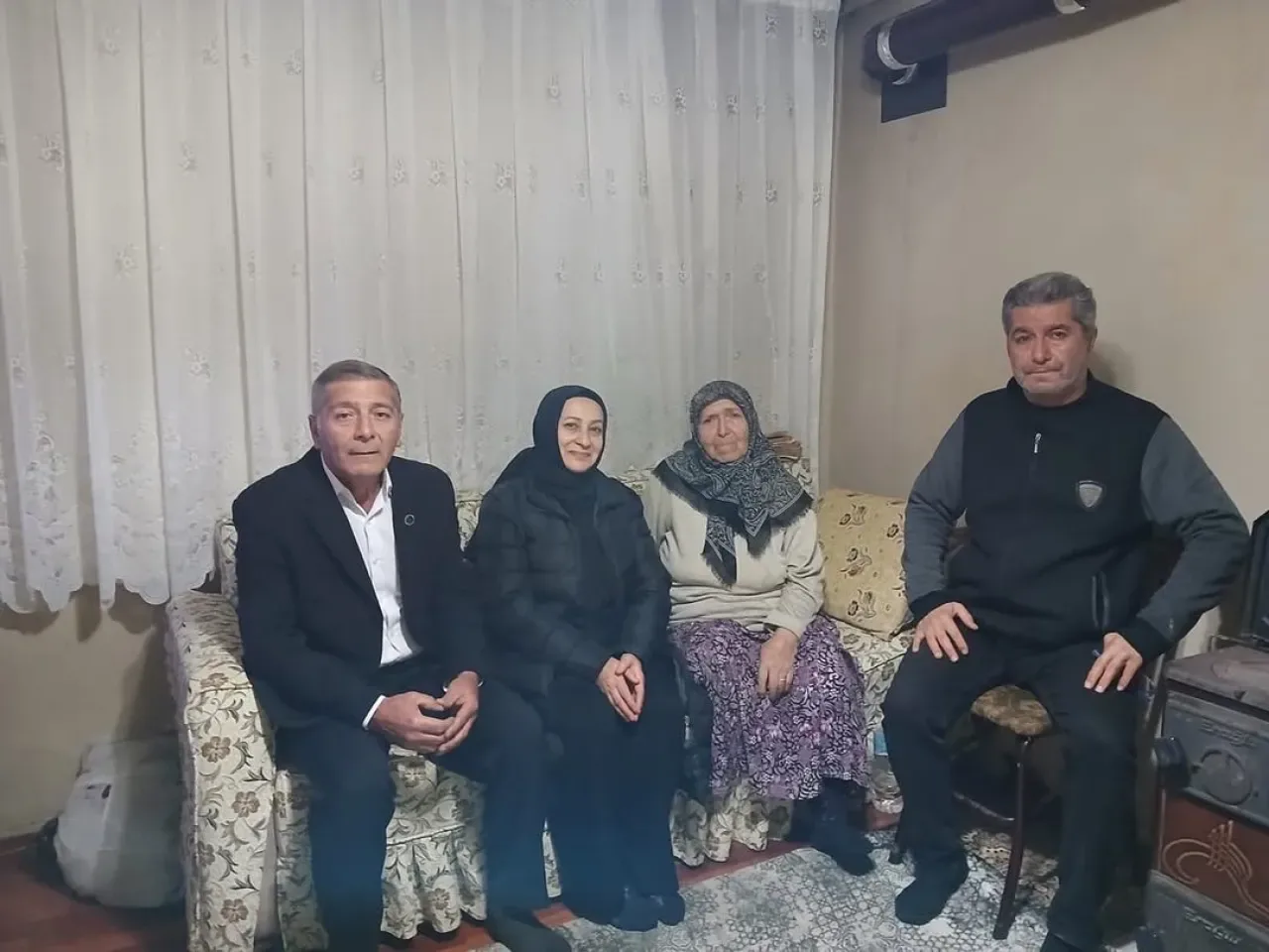MHP Maltepe'den Tan Ailesine Hayırlı Günler Komşum ve Derdin Derdimizdir Ziyareti MHP Maltepe'den Tan Ailesine Hayırlı Günler Komşum ve Derdin Derdimizdir Ziyareti