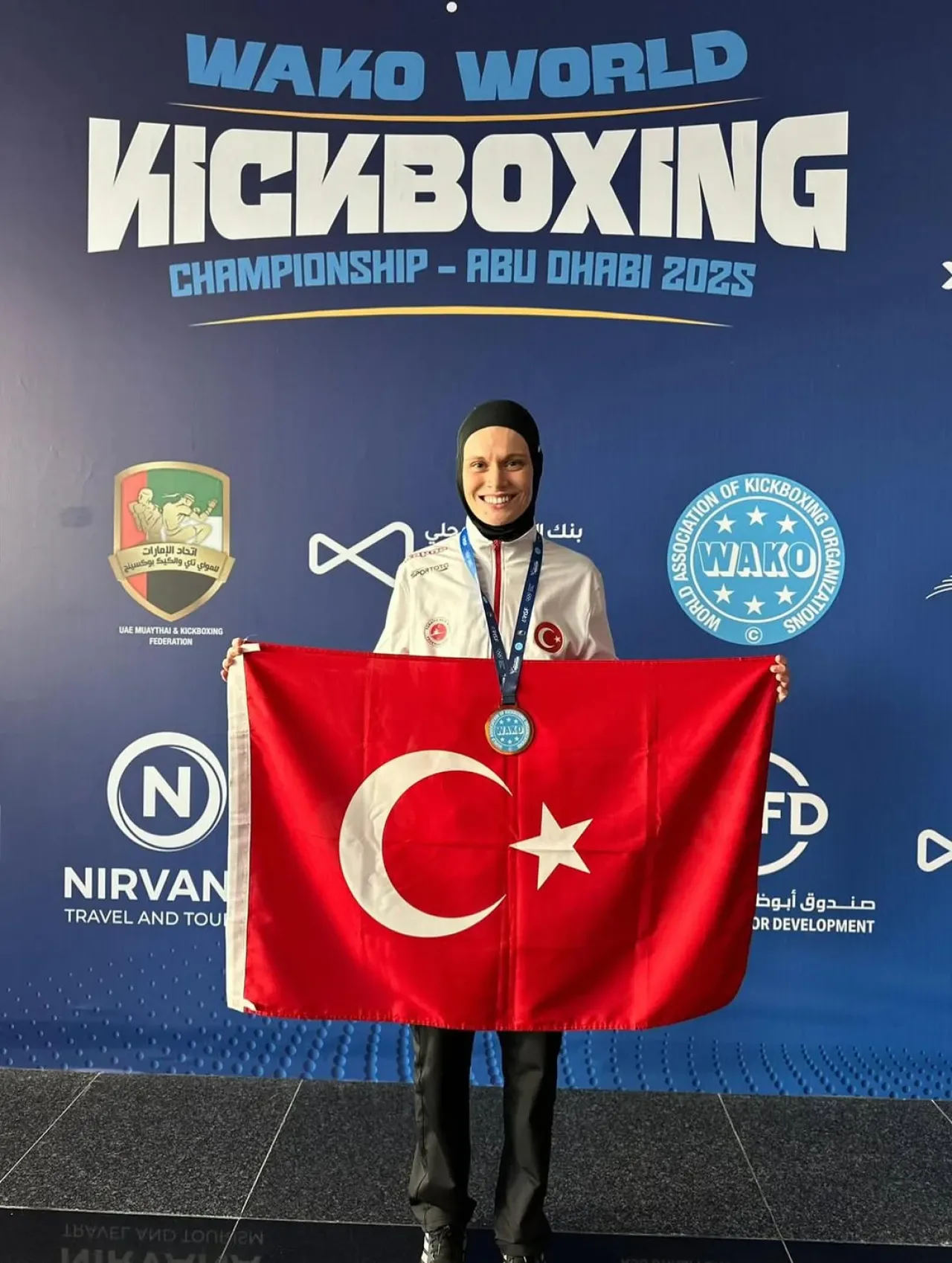 İstanbul Üniversitesi Öğrencisi Ayşe Kaplan, Kick Boksta Dünya Üçüncüsü Oldu İstanbul Üniversitesi Öğrencisi Ayşe Kaplan, Kick Boksta Dünya Üçüncüsü Oldu