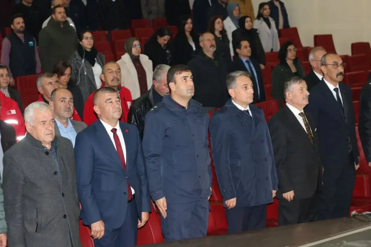 MHP Elmadağ İlçe Başkanı Ahmet Değer, "En İyi Narkotik Polisi Anne" Seminerine Katıldı MHP Elmadağ İlçe Başkanı Ahmet Değer, "En İyi Narkotik Polisi Anne" Seminerine Katıldı