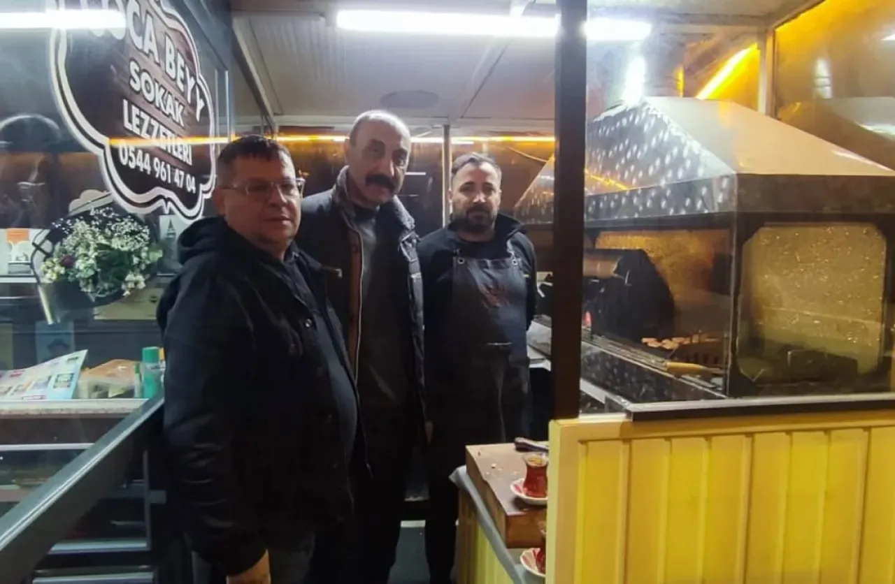 MHP Elmadağ İlçe Başkanlığı Esnaf Ziyaretlerinde Bulundu MHP Elmadağ İlçe Başkanlığı Esnaf Ziyaretlerinde Bulundu