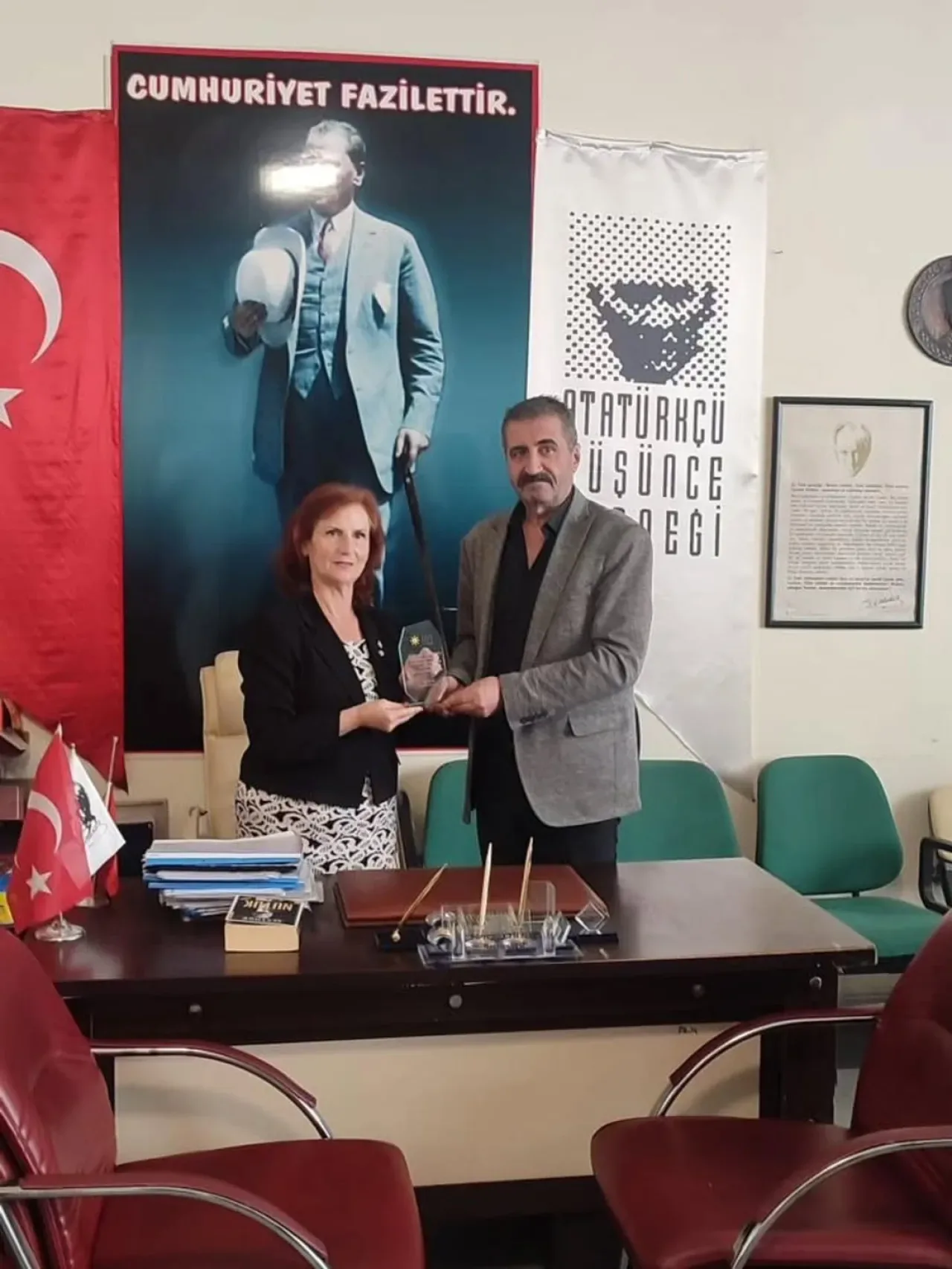 İYİ Parti Yenimahalle İlçe Başkanı Sevgi Yalav, Atatürkçü Düşünce Derneği'ne Üye Oldu İYİ Parti Yenimahalle İlçe Başkanı Sevgi Yalav, Atatürkçü Düşünce Derneği'ne Üye Oldu
