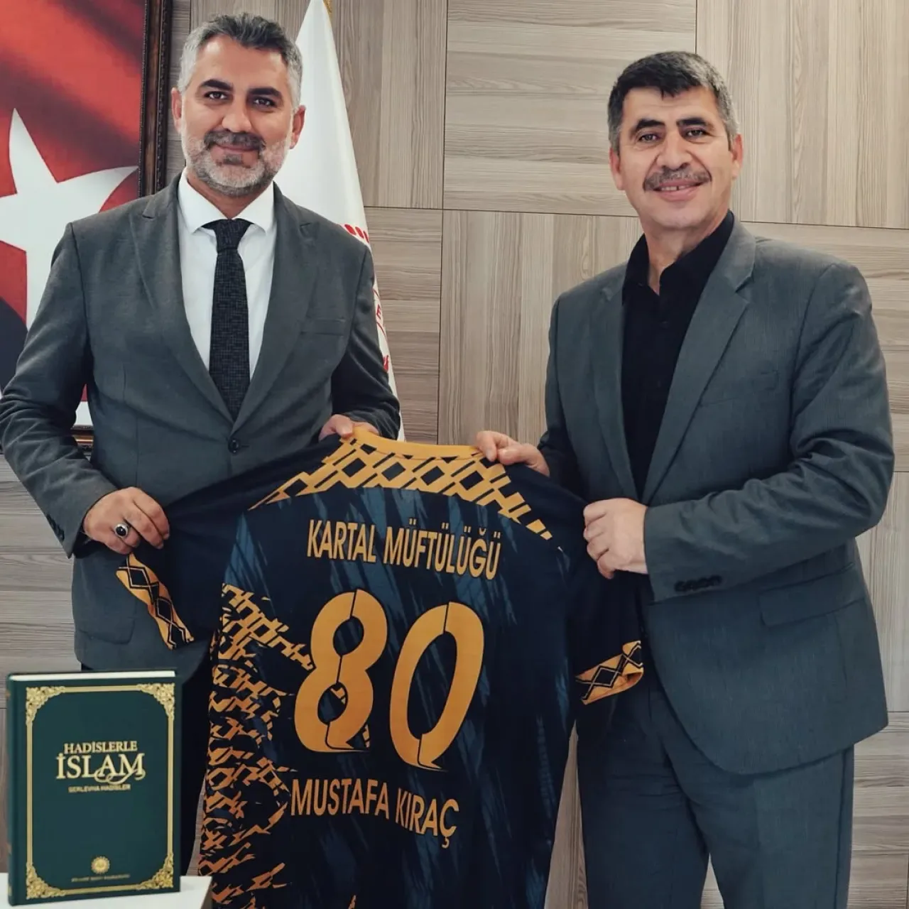 Kartal'da Gençlere Yönelik Umre Ödüllü Bilgi Yarışması İstişaresi Kartal'da Gençlere Yönelik Umre Ödüllü Bilgi Yarışması İstişaresi