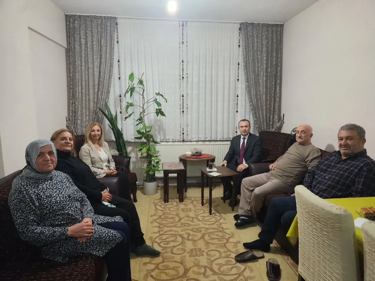 MHP Bakırköy, Osmaniye Mahallesi'nde "Hayırlı Günler Komşum" Ziyareti Gerçekleştirdi MHP Bakırköy, Osmaniye Mahallesi'nde "Hayırlı Günler Komşum" Ziyareti Gerçekleştirdi
