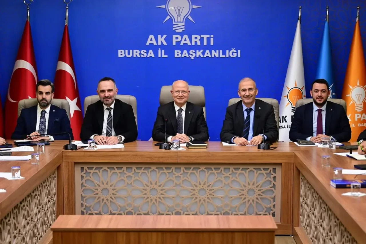AK Parti Bursa İl Başkanlığı'nda Haftalık Olağan Toplantı Gerçekleştirildi AK Parti Bursa İl Başkanlığı'nda Haftalık Olağan Toplantı Gerçekleştirildi