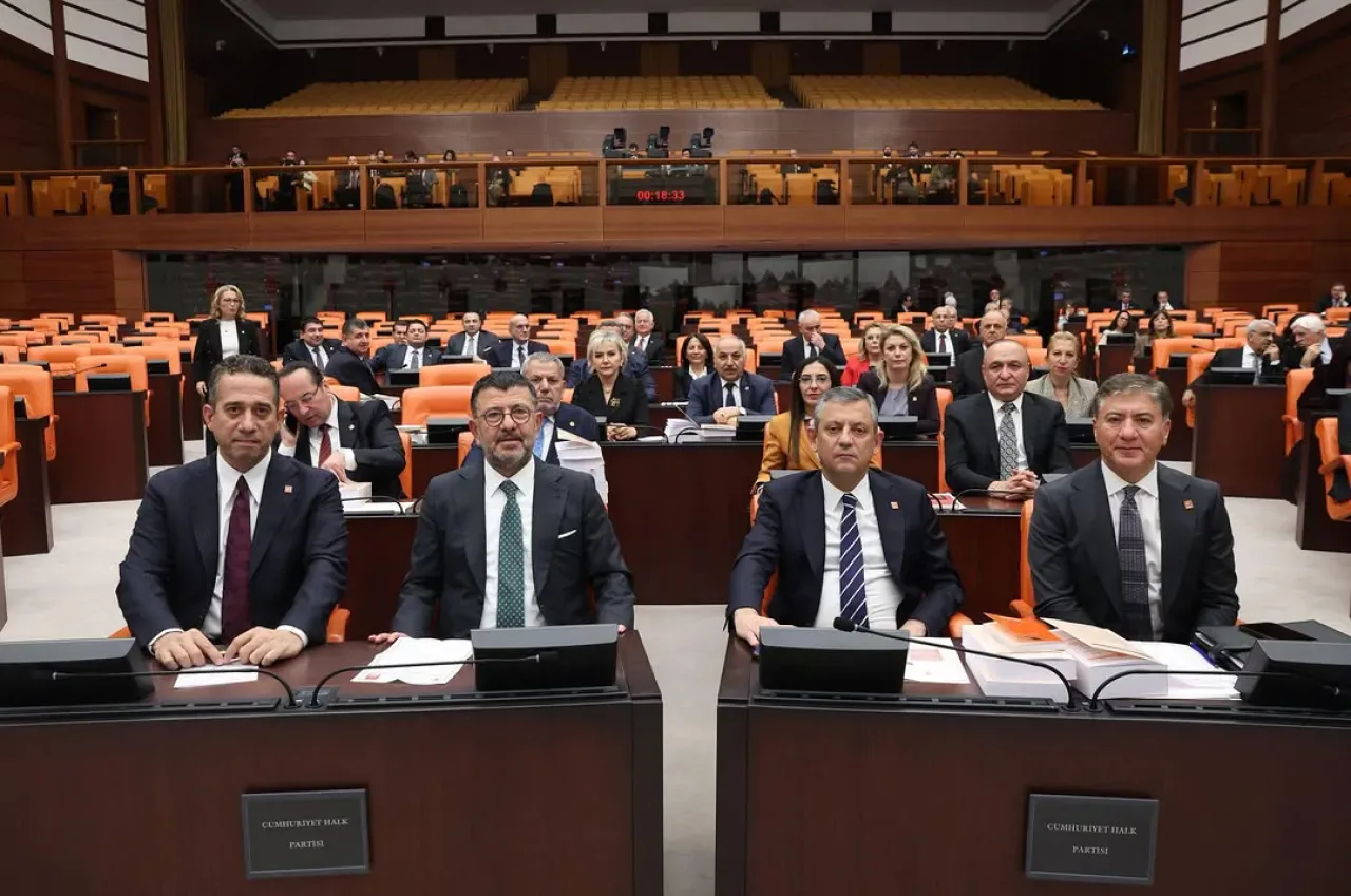 CHP Genel Başkanı Özgür Özel'den Yeni Ekonomi ve Sosyal Politikalar Vaatleri CHP Genel Başkanı Özgür Özel'den Yeni Ekonomi ve Sosyal Politikalar Vaatleri