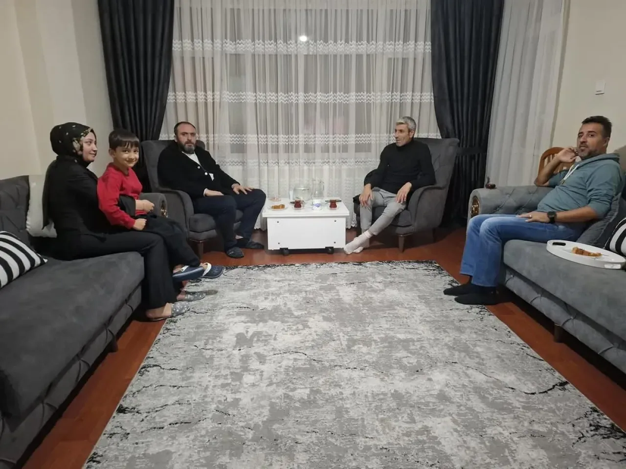 MHP Kağıthane, Devlet Bahçeli'nin Talimatıyla Kandüden Ailesi'ne Ziyarette Bulundu MHP Kağıthane, Devlet Bahçeli'nin Talimatıyla Kandüden Ailesi'ne Ziyarette Bulundu