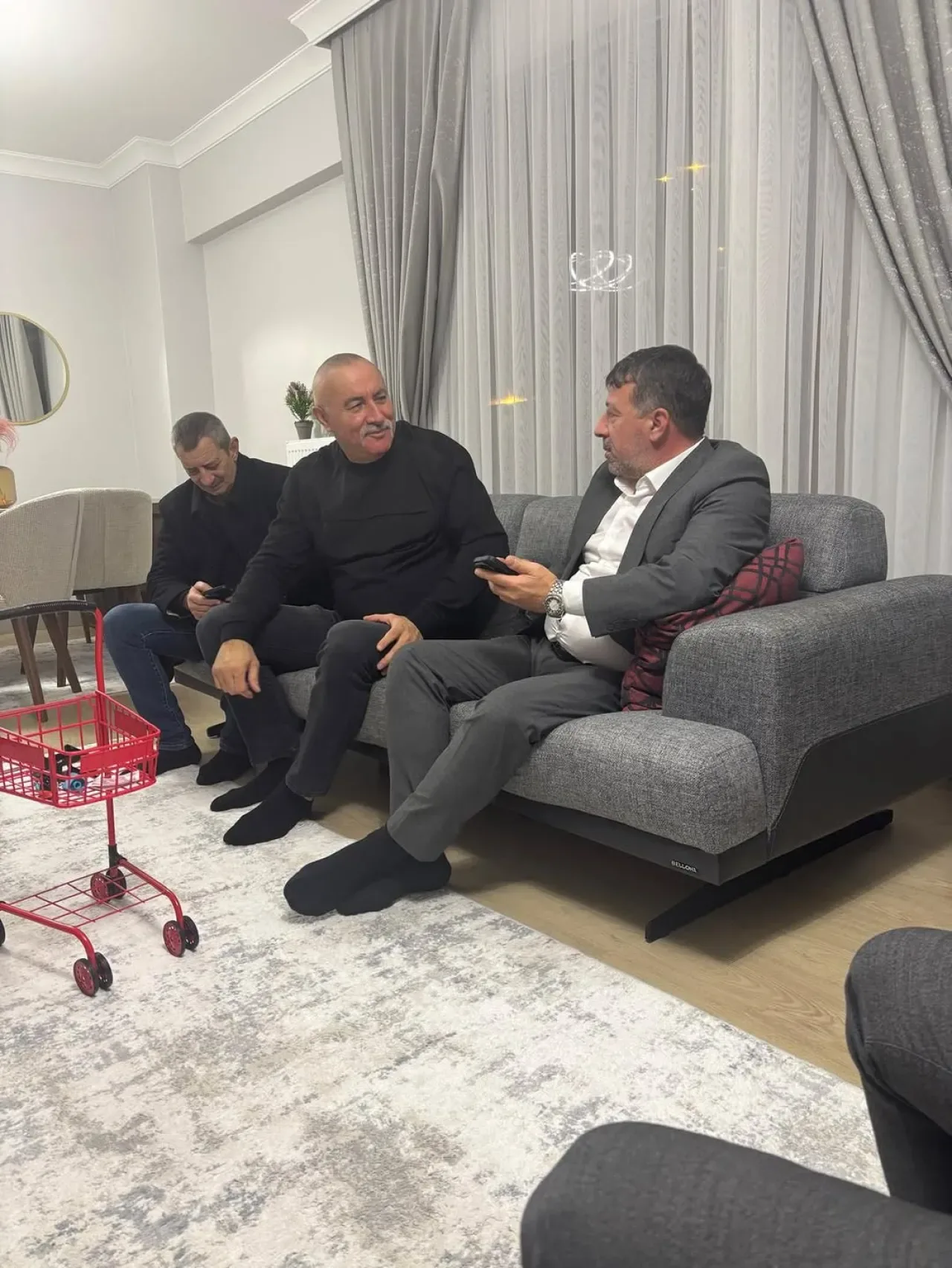 MHP Kağıthane, Telsizler Mahallesi'nde Aile Ziyareti Gerçekleştirdi MHP Kağıthane, Telsizler Mahallesi'nde Aile Ziyareti Gerçekleştirdi