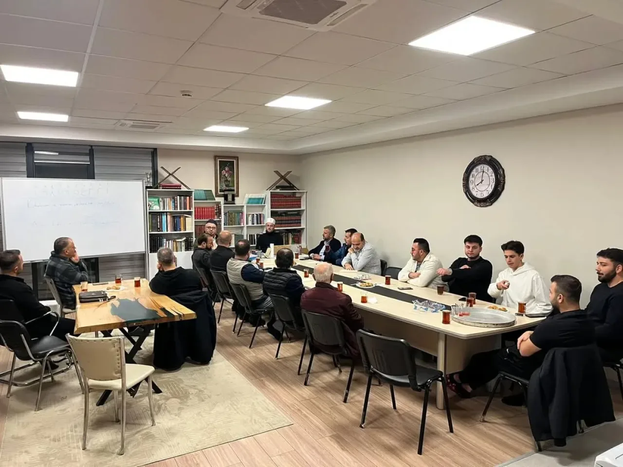Tema İstanbul Camii'nde Kur'an Tefsir Dersleri Cemaatten Yoğun İlgi Görüyor Tema İstanbul Camii'nde Kur'an Tefsir Dersleri Cemaatten Yoğun İlgi Görüyor