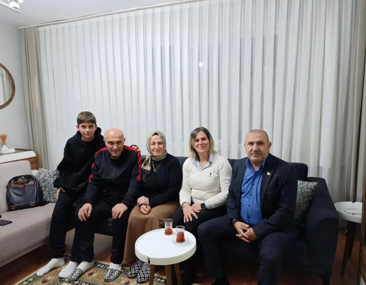 MHP Maltepe İlçe Başkanlığı, Gülsuyu Mahallesi'nde Vatandaş Ziyareti Gerçekleştirdi MHP Maltepe İlçe Başkanlığı, Gülsuyu Mahallesi'nde Vatandaş Ziyareti Gerçekleştirdi