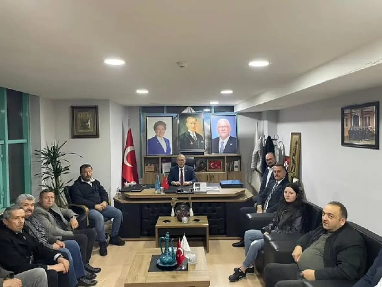 İYİ Parti Bursa İl Başkanlığı'na İznik'ten Hayırlı Olsun Ziyareti İYİ Parti Bursa İl Başkanlığı'na İznik'ten Hayırlı Olsun Ziyareti