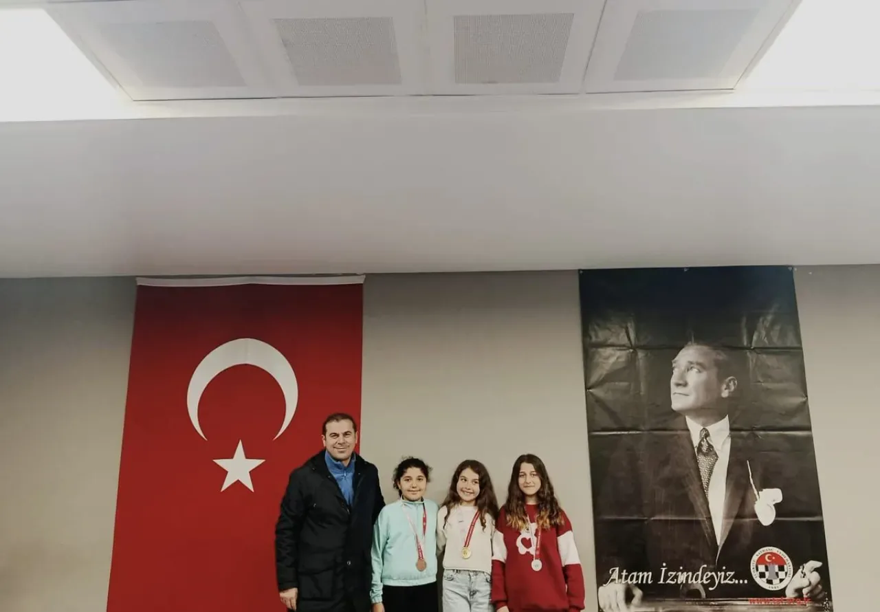 Konya'da Dünya Engelliler Günü Satranç Turnuvası Tamamlandı Konya'da Dünya Engelliler Günü Satranç Turnuvası Tamamlandı