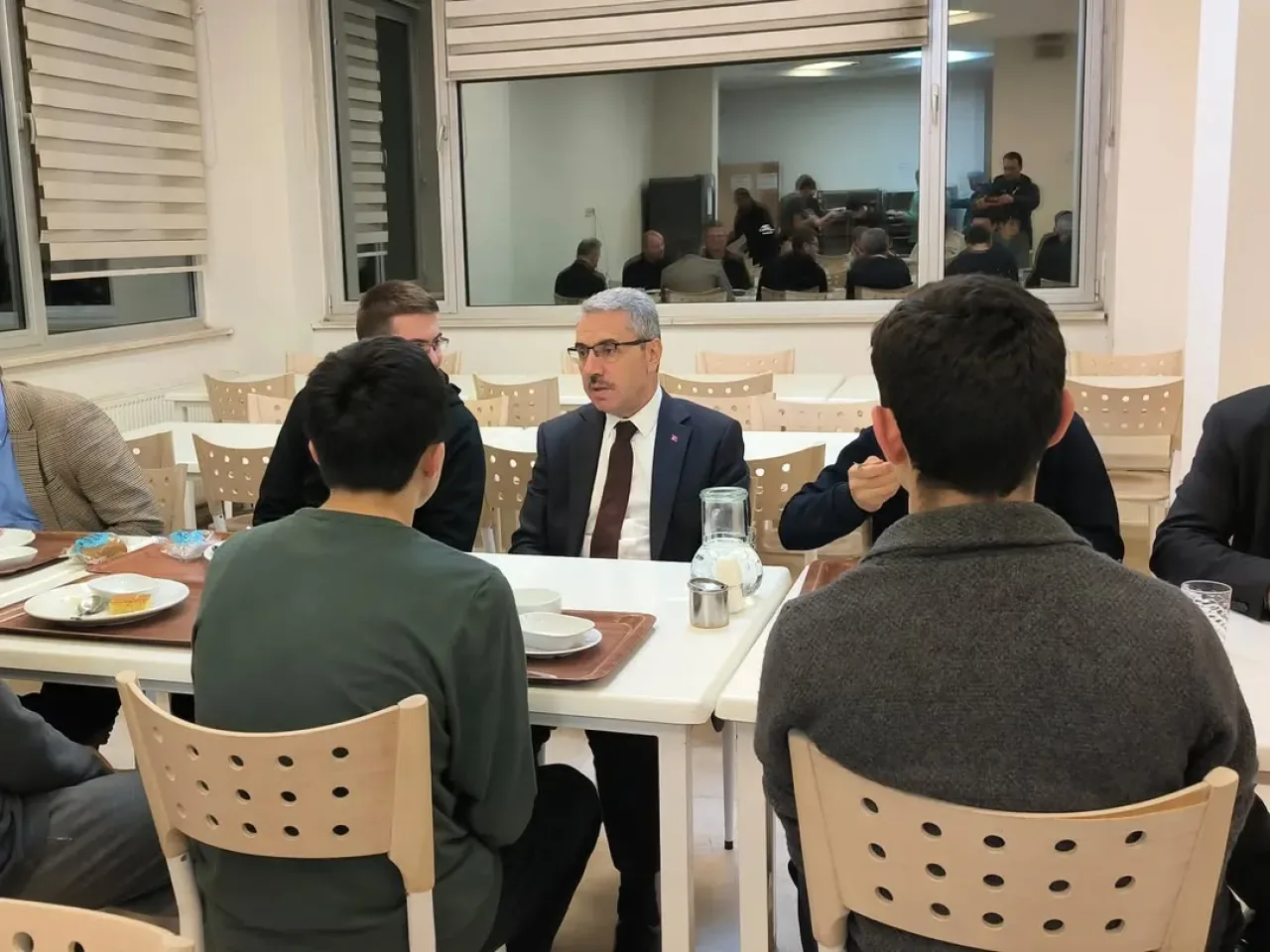 Üsküdar'da Öğrencilerle "Aile Sıcaklığında Sohbetler" Projesi Üsküdar'da Öğrencilerle "Aile Sıcaklığında Sohbetler" Projesi