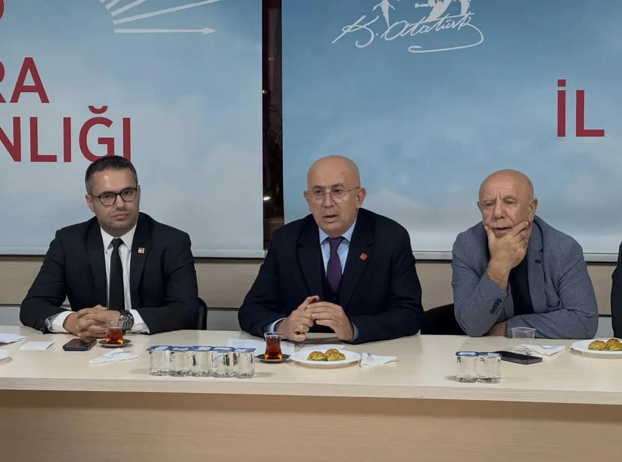 CHP Ankara İl Başkanlığı'nda Ziyaret ve İktidar Vurgusu CHP Ankara İl Başkanlığı'nda Ziyaret ve İktidar Vurgusu