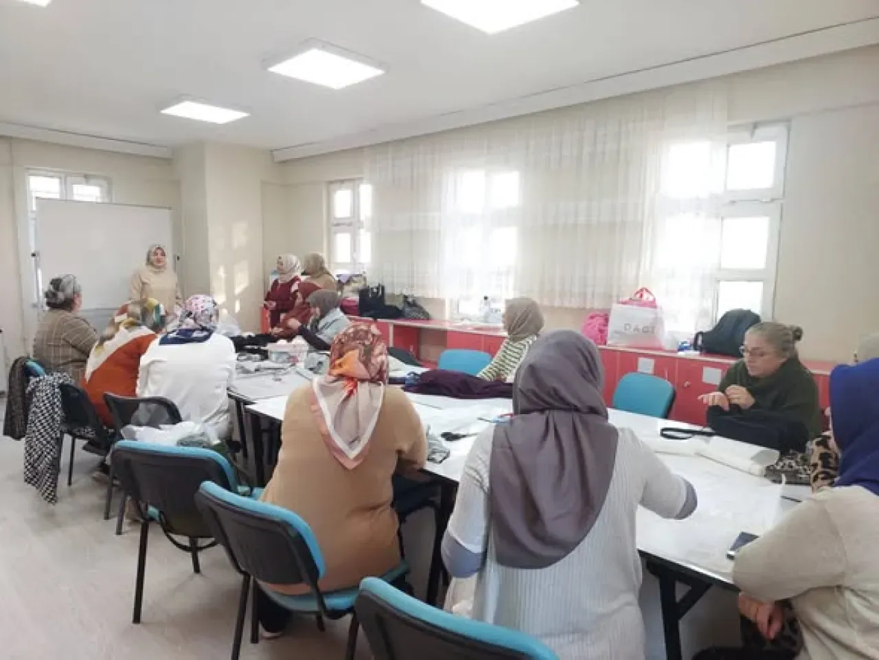 Yıldırım'da Kadınlara Yönelik Stresle Başa Çıkma Eğitimleri Başladı Yıldırım'da Kadınlara Yönelik Stresle Başa Çıkma Eğitimleri Başladı