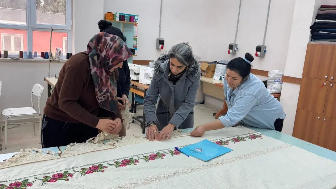 Aladağ'da Açılan Hesap İşi Yapımı Kursu Yerinde İncelendi Aladağ'da Açılan Hesap İşi Yapımı Kursu Yerinde İncelendi